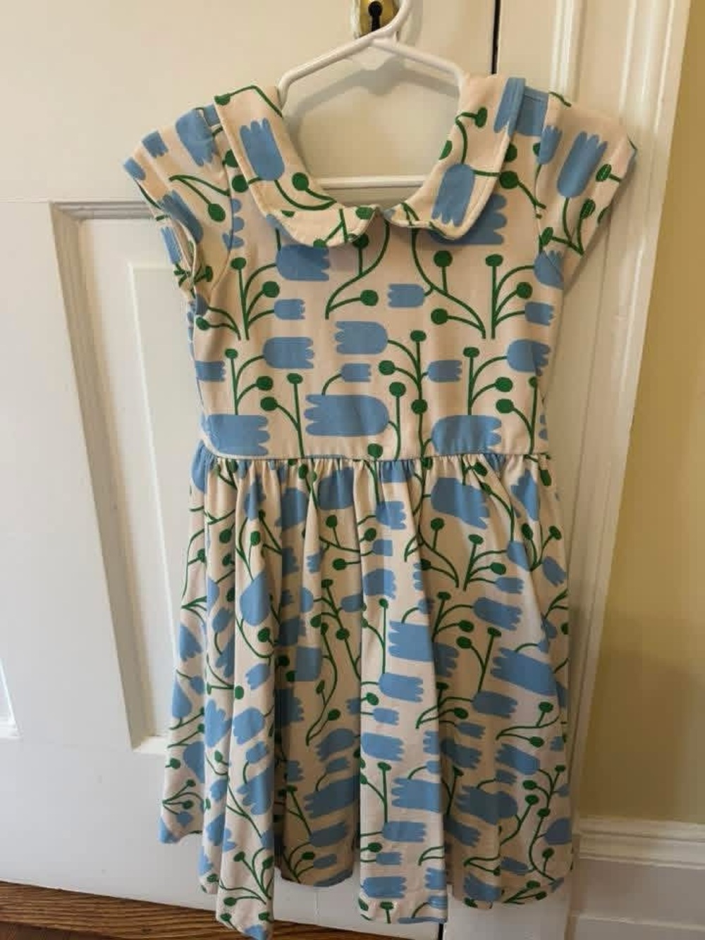 Alice and Ames size 6 girls’ Cream Dress with Blue Floral Pattern